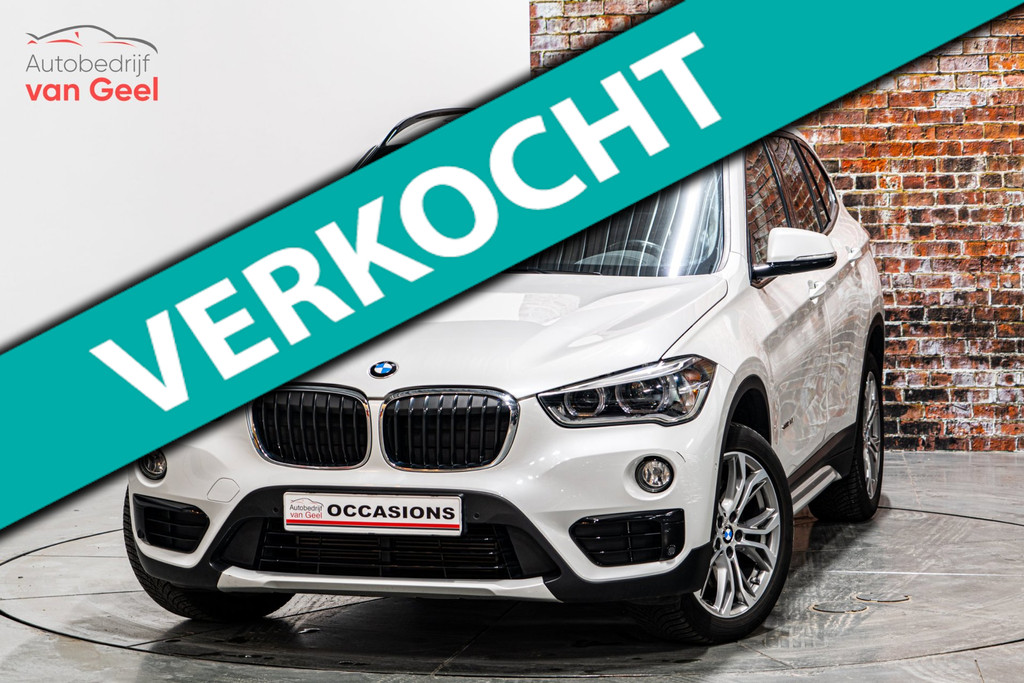 BMW X1 SDrive20i | Panoramadak | Comfort Access pakket | Park Assist Pack 52684042-0.jpg | Autobedrijf van Geel