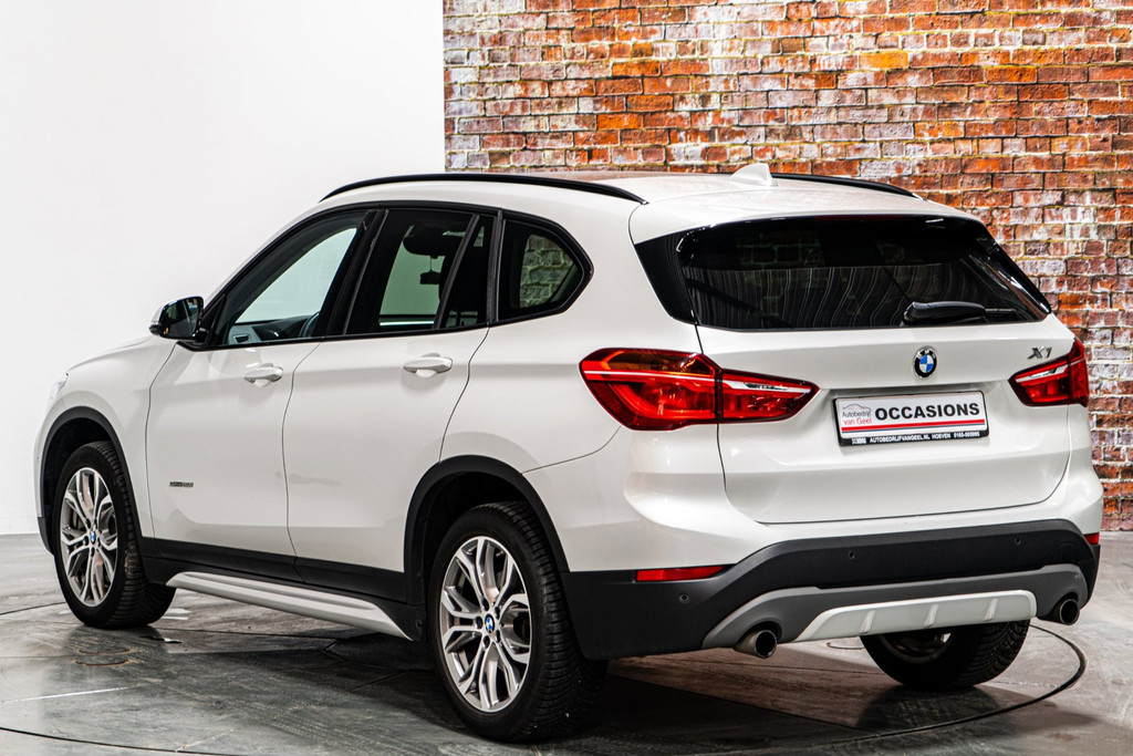 BMW X1 SDrive20i | Panoramadak | Comfort Access pakket | Park Assist Pack 52684042-10.jpg | Autobedrijf van Geel