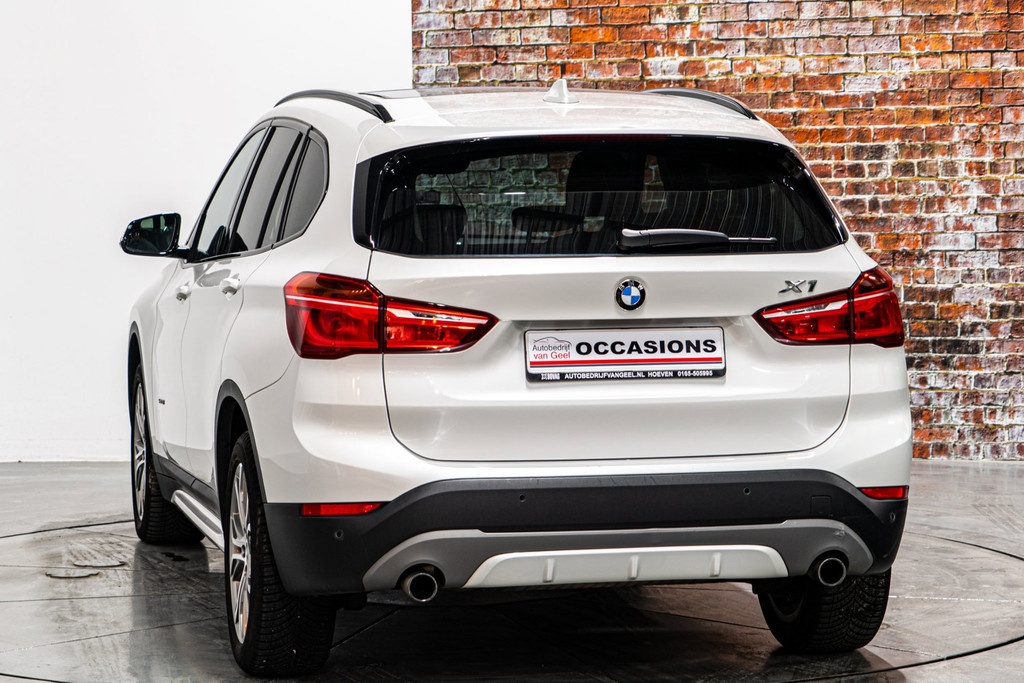 BMW X1 SDrive20i | Panoramadak | Comfort Access pakket | Park Assist Pack 52684042-11.jpg | Autobedrijf van Geel