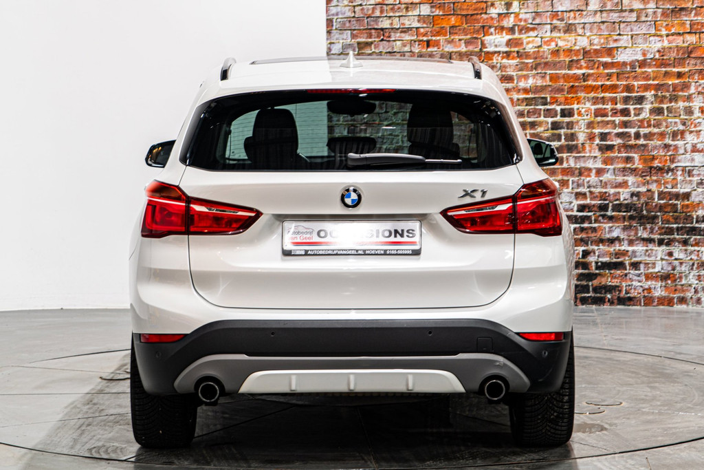 BMW X1 SDrive20i | Panoramadak | Comfort Access pakket | Park Assist Pack 52684042-12.jpg | Autobedrijf van Geel