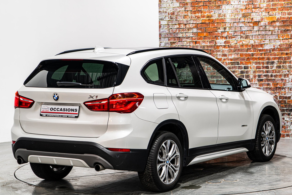 BMW X1 SDrive20i | Panoramadak | Comfort Access pakket | Park Assist Pack 52684042-14.jpg | Autobedrijf van Geel