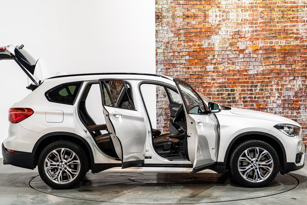 BMW X1 SDrive20i | Panoramadak | Comfort Access pakket | Park Assist Pack 52684042-17.jpg | Autobedrijf van Geel