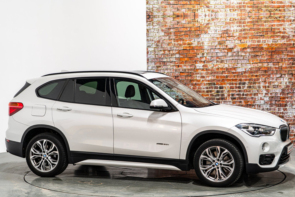 BMW X1 SDrive20i | Panoramadak | Comfort Access pakket | Park Assist Pack 52684042-19.jpg | Autobedrijf van Geel