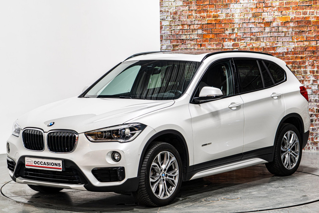 BMW X1 SDrive20i | Panoramadak | Comfort Access pakket | Park Assist Pack 52684042-2.jpg | Autobedrijf van Geel