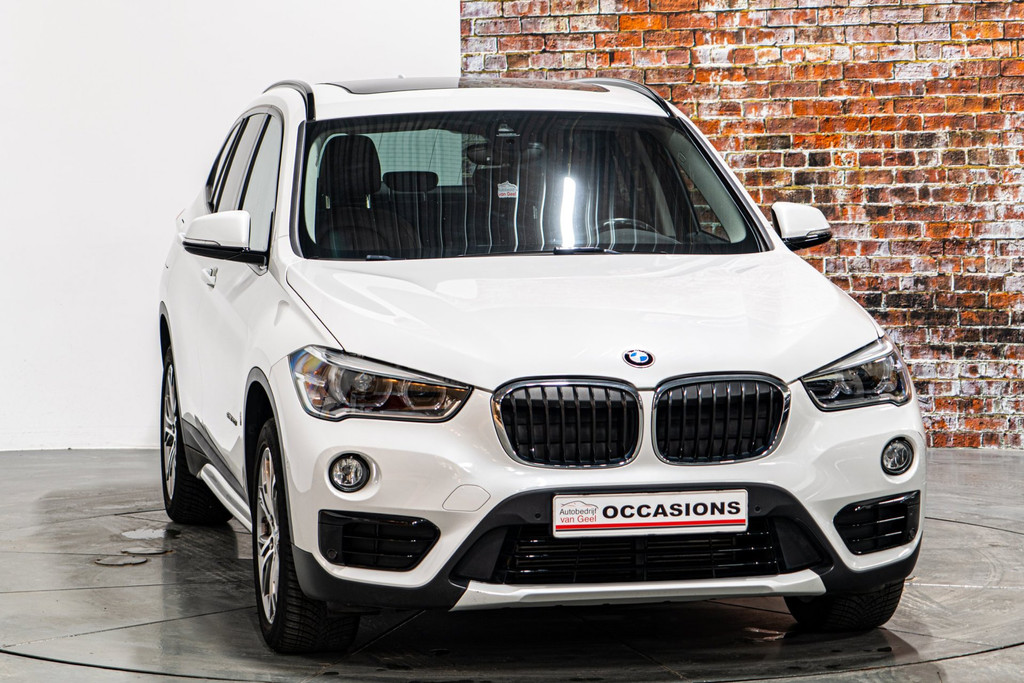 BMW X1 SDrive20i | Panoramadak | Comfort Access pakket | Park Assist Pack 52684042-22.jpg | Autobedrijf van Geel