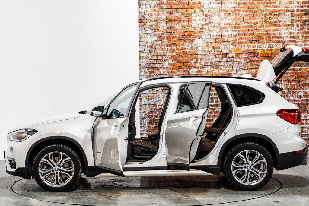 BMW X1 SDrive20i | Panoramadak | Comfort Access pakket | Park Assist Pack 52684042-6.jpg | Autobedrijf van Geel