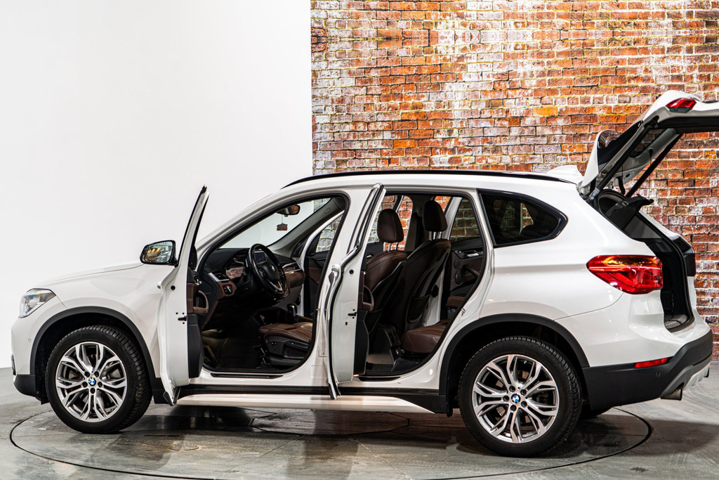 BMW X1 SDrive20i | Panoramadak | Comfort Access pakket | Park Assist Pack 52684042-7.jpg | Autobedrijf van Geel