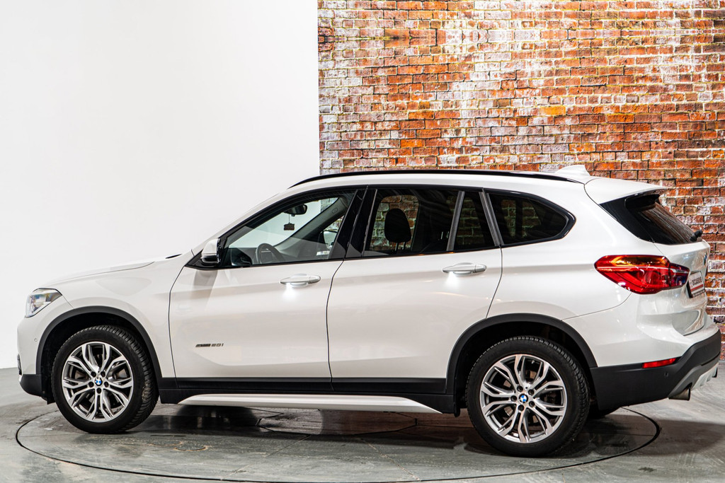 BMW X1 SDrive20i | Panoramadak | Comfort Access pakket | Park Assist Pack 52684042-8.jpg | Autobedrijf van Geel