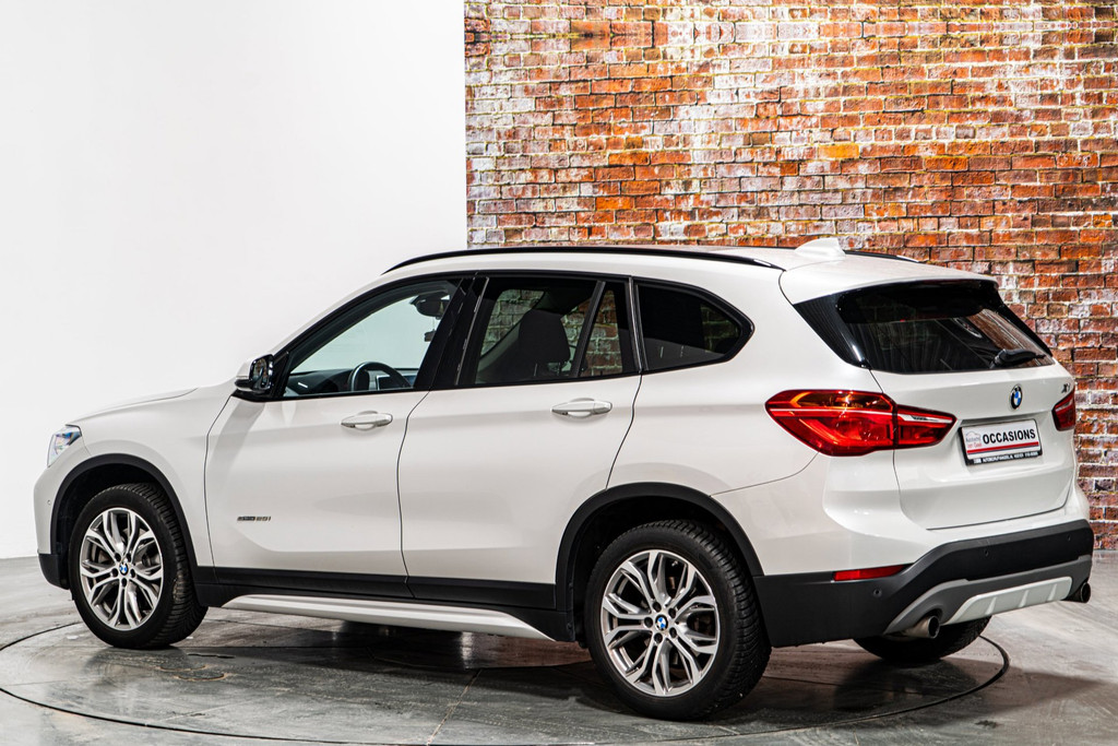 BMW X1 SDrive20i | Panoramadak | Comfort Access pakket | Park Assist Pack 52684042-9.jpg | Autobedrijf van Geel