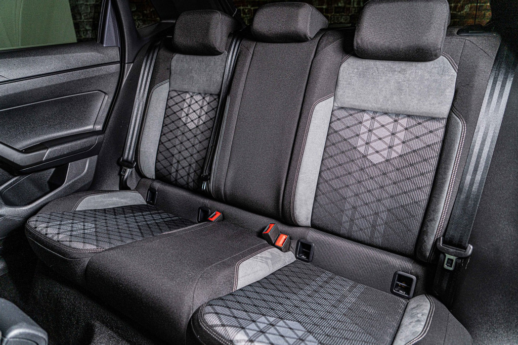 Volkswagen Polo 1.0 TSI R-Line| Apple Carplay | LED | DAB+ |Adaptive Cruise Control LM 17' Bergamo 53092985-22.jpg | Autobedrijf van Geel