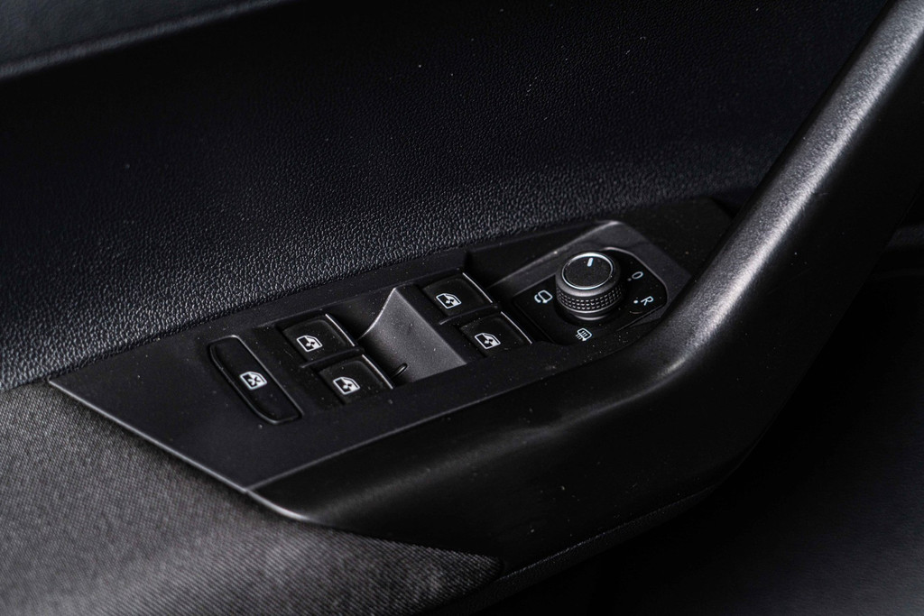 Volkswagen Polo 1.0 TSI R-Line| Apple Carplay | LED | DAB+ |Adaptive Cruise Control LM 17' Bergamo 53092985-42.jpg | Autobedrijf van Geel