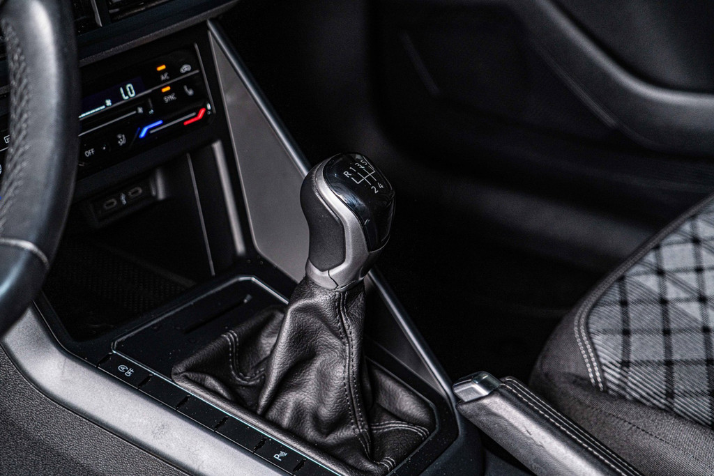 Volkswagen Polo 1.0 TSI R-Line| Apple Carplay | LED | DAB+ |Adaptive Cruise Control LM 17' Bergamo 53092985-45.jpg | Autobedrijf van Geel