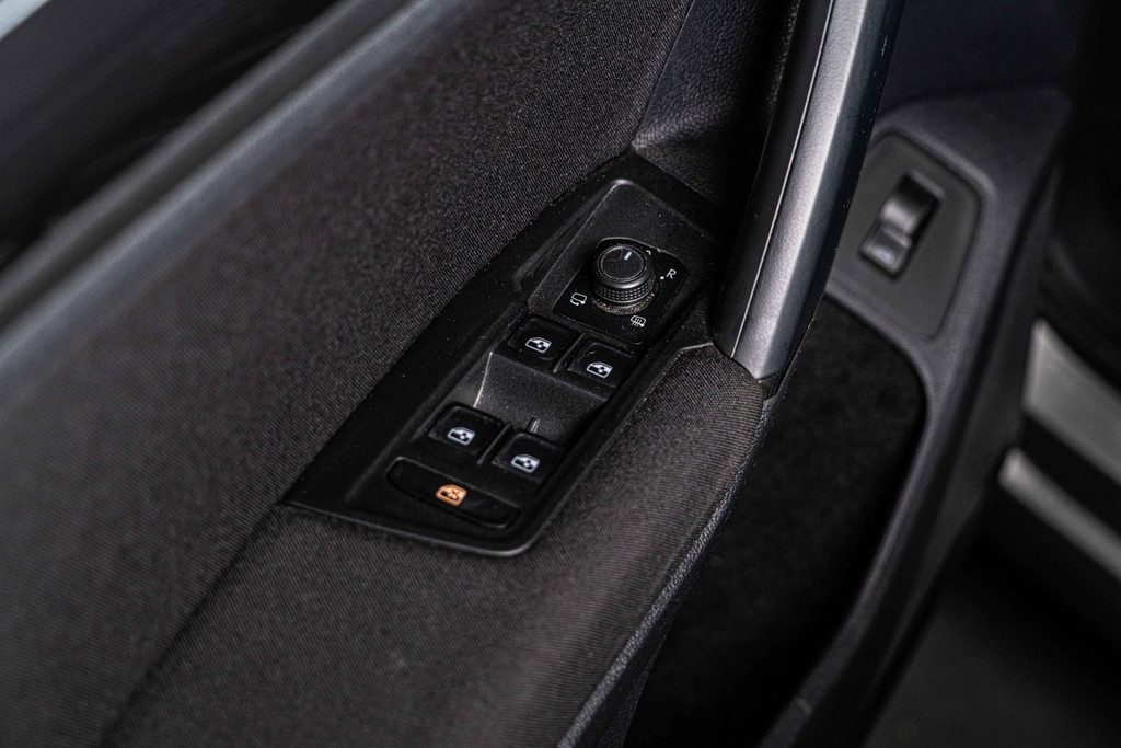 Volkswagen Tiguan 1.5 TSI Comfortline Business | Panoramadak | Adaptive Cruise Control | LED 53104813-31.jpg | Autobedrijf van Geel