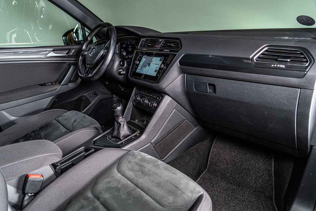 Volkswagen Tiguan 1.5 TSI Comfortline Business | Panoramadak | Adaptive Cruise Control | LED 53104813-37.jpg | Autobedrijf van Geel