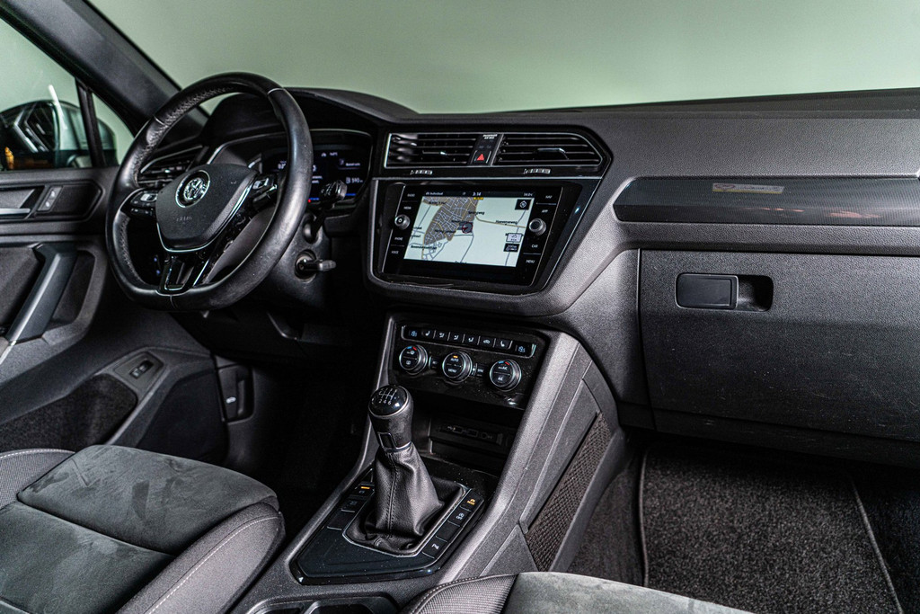Volkswagen Tiguan 1.5 TSI Comfortline Business | Panoramadak | Adaptive Cruise Control | LED 53104813-38.jpg | Autobedrijf van Geel