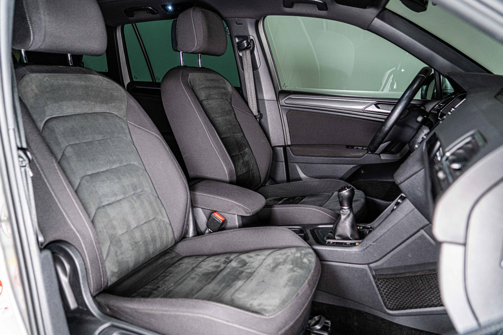Volkswagen Tiguan 1.5 TSI Comfortline Business | Panoramadak | Adaptive Cruise Control | LED 53104813-39.jpg | Autobedrijf van Geel