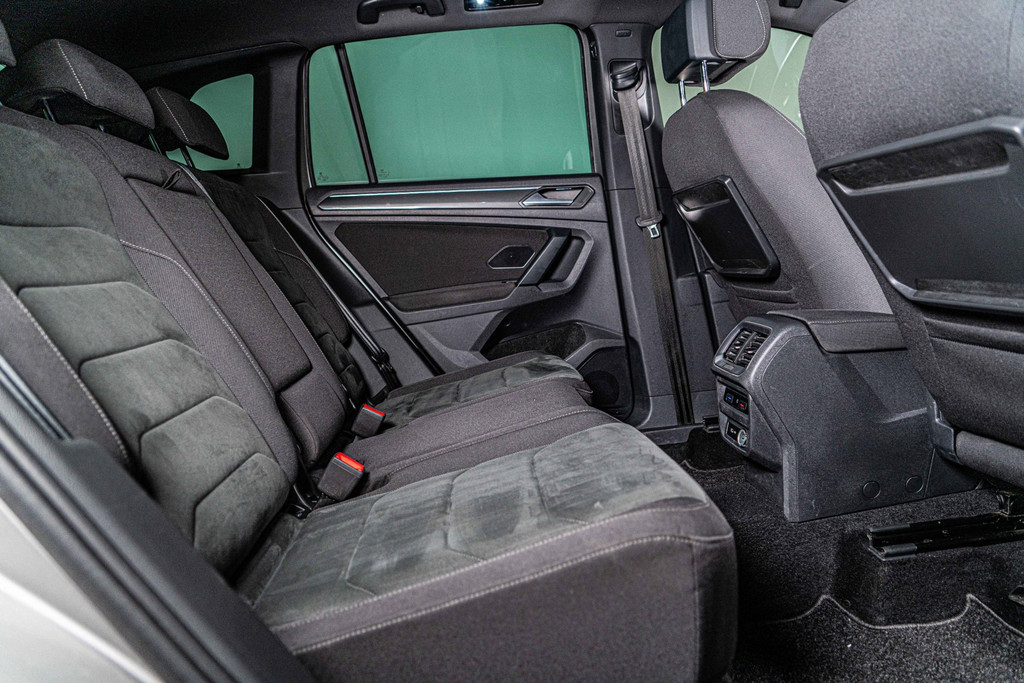 Volkswagen Tiguan 1.5 TSI Comfortline Business | Panoramadak | Adaptive Cruise Control | LED 53104813-40.jpg | Autobedrijf van Geel