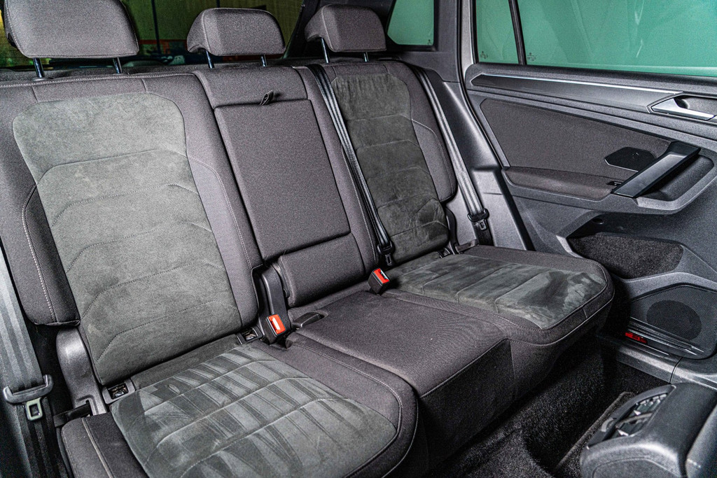 Volkswagen Tiguan 1.5 TSI Comfortline Business | Panoramadak | Adaptive Cruise Control | LED 53104813-41.jpg | Autobedrijf van Geel