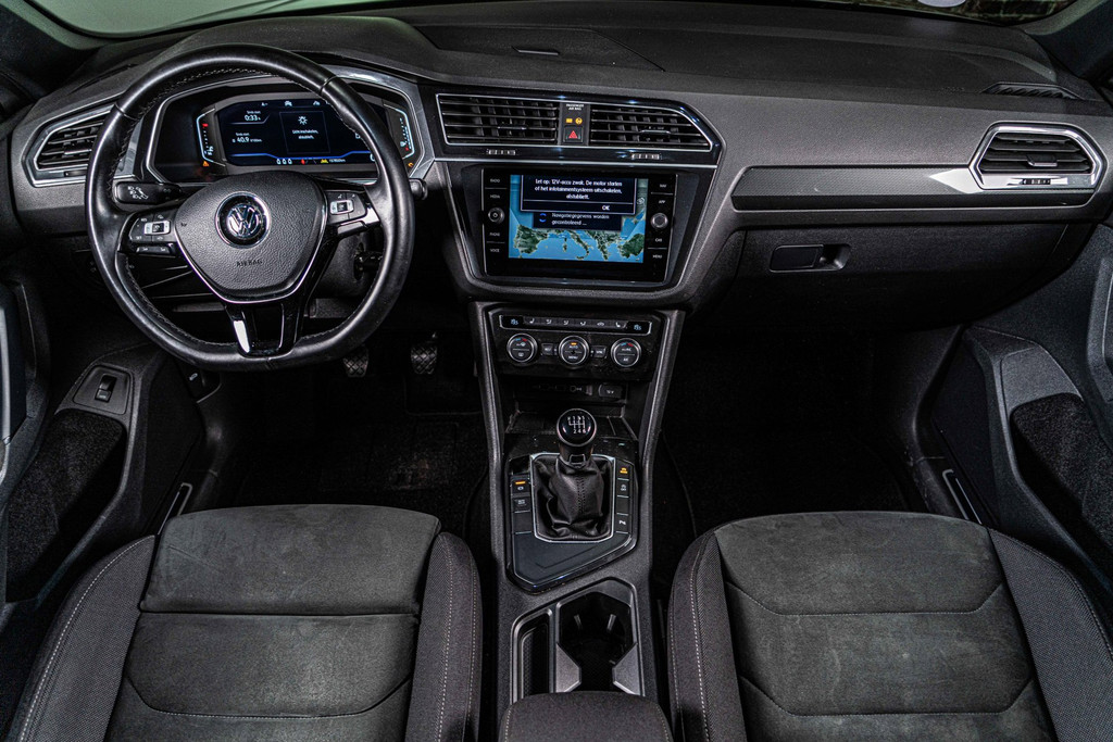 Volkswagen Tiguan 1.5 TSI Comfortline Business | Panoramadak | Adaptive Cruise Control | LED 53104813-42.jpg | Autobedrijf van Geel