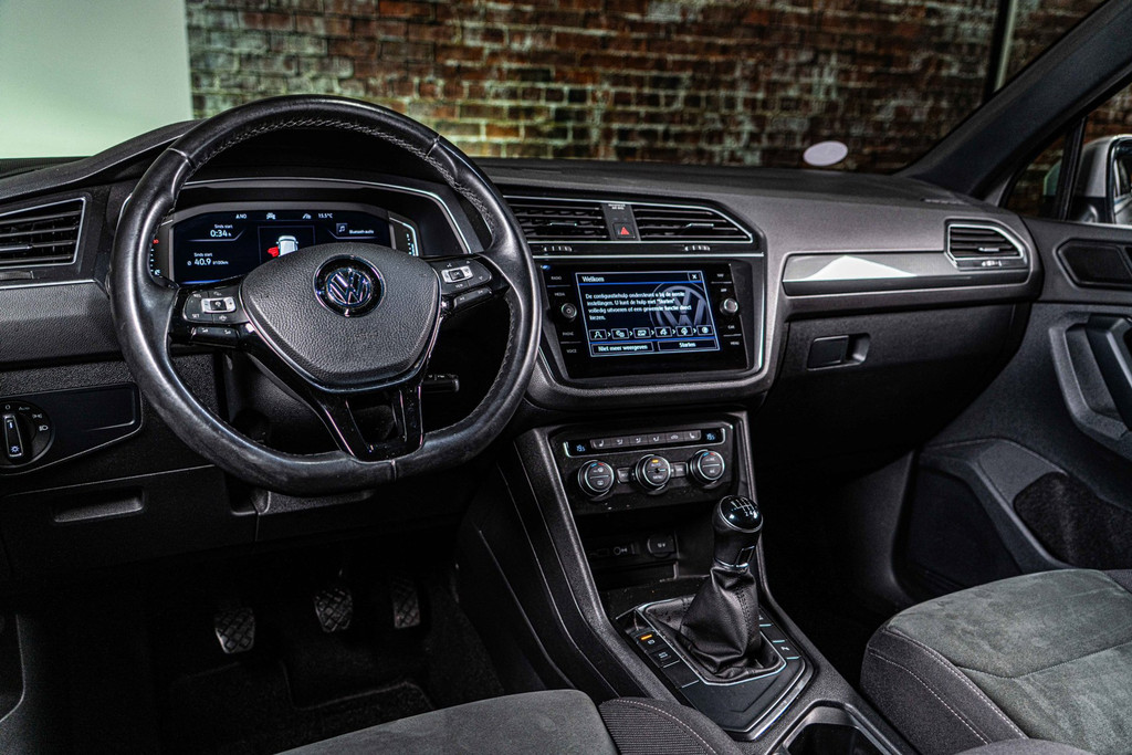 Volkswagen Tiguan 1.5 TSI Comfortline Business | Panoramadak | Adaptive Cruise Control | LED 53104813-46.jpg | Autobedrijf van Geel