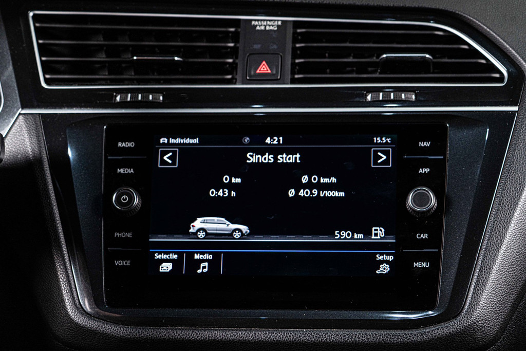 Volkswagen Tiguan 1.5 TSI Comfortline Business | Panoramadak | Adaptive Cruise Control | LED 53104813-54.jpg | Autobedrijf van Geel