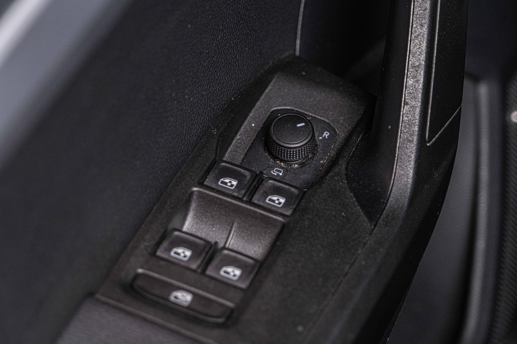 SEAT Ibiza 1.5 TSI FR Business Intense Plus | Schuif/kanteldak | Beats Audio | Adaptive Cruise Control | Apple Carplay/Android 53162658-30.jpg | Autobedrijf van Geel