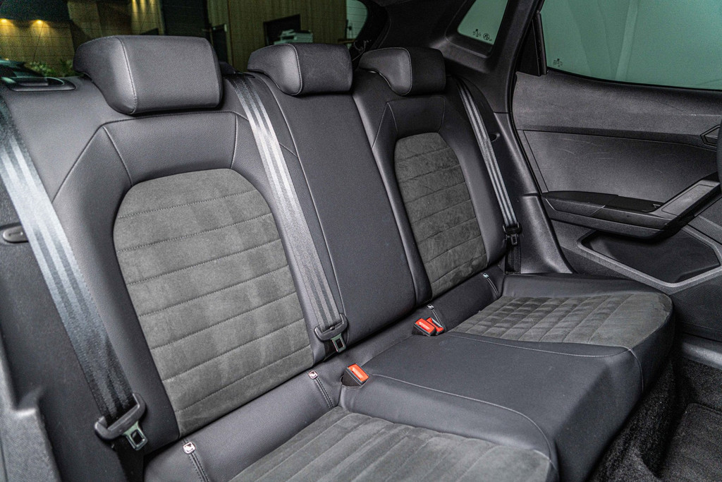 SEAT Ibiza 1.5 TSI FR Business Intense Plus | Schuif/kanteldak | Beats Audio | Adaptive Cruise Control | Apple Carplay/Android 53162658-39.jpg | Autobedrijf van Geel