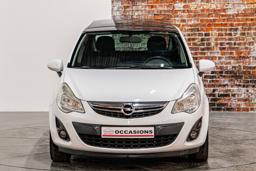 Opel Corsa 1.4-16V Cosmo | Cruise Control | Panoramadak 53420176-1.jpg | Autobedrijf van Geel