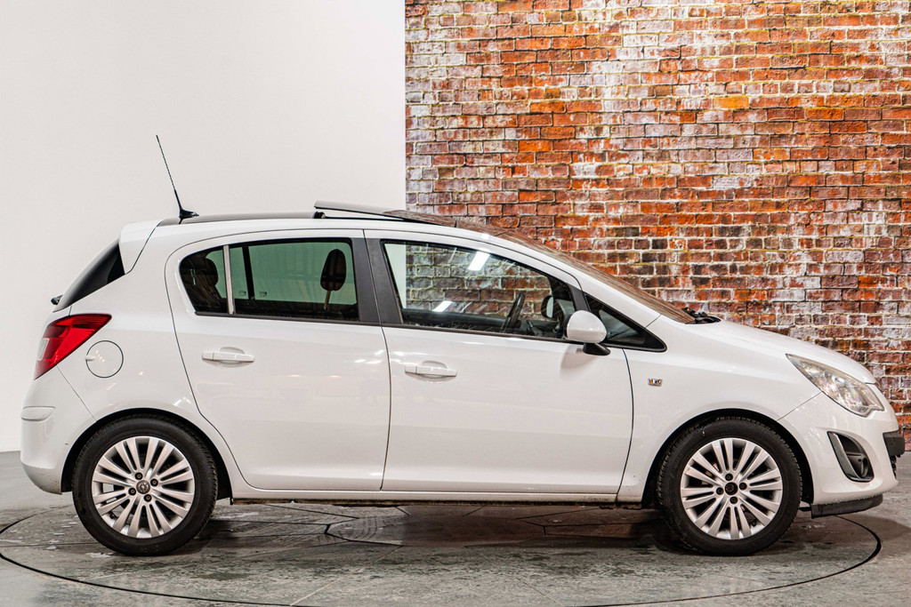 Opel Corsa 1.4-16V Cosmo | Cruise Control | Panoramadak 53420176-17.jpg | Autobedrijf van Geel
