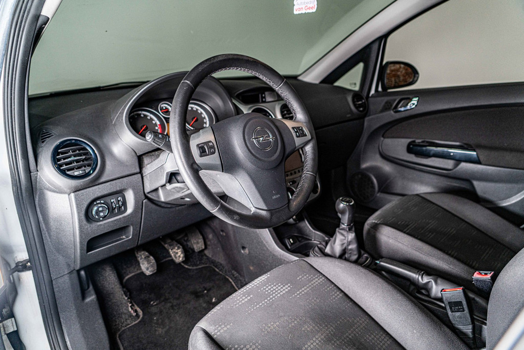 Opel Corsa 1.4-16V Cosmo | Cruise Control | Panoramadak 53420176-24.jpg | Autobedrijf van Geel