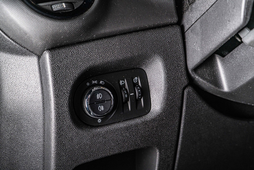 Opel Corsa 1.4-16V Cosmo | Cruise Control | Panoramadak 53420176-28.jpg | Autobedrijf van Geel