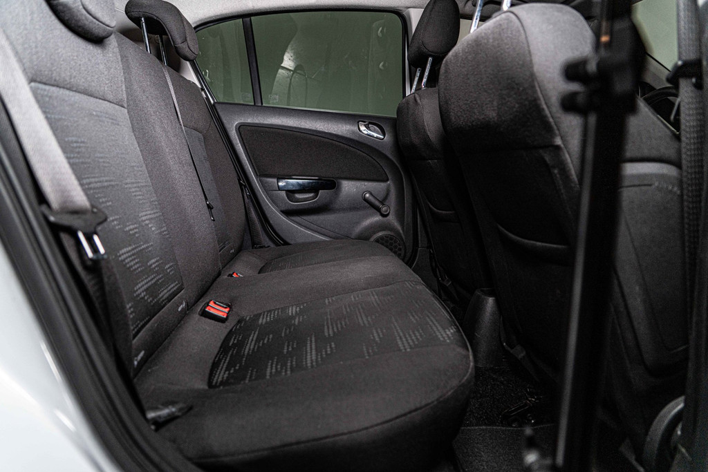 Opel Corsa 1.4-16V Cosmo | Cruise Control | Panoramadak 53420176-30.jpg | Autobedrijf van Geel