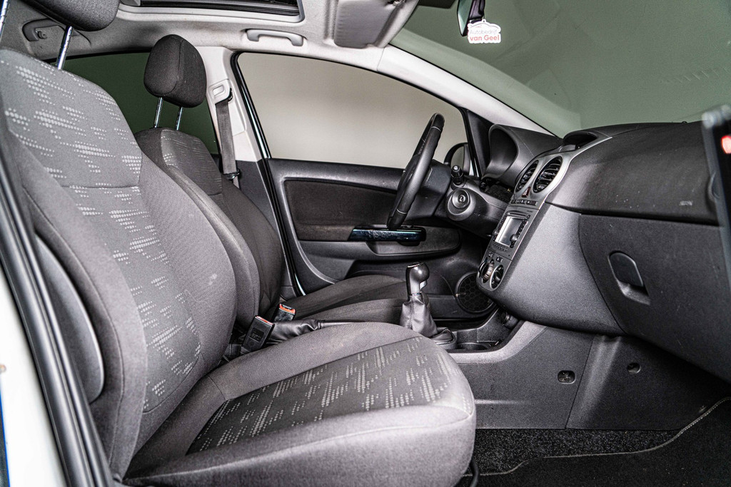 Opel Corsa 1.4-16V Cosmo | Cruise Control | Panoramadak 53420176-32.jpg | Autobedrijf van Geel