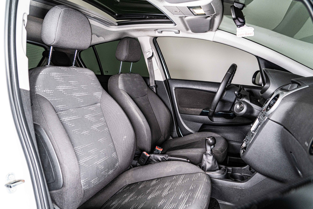 Opel Corsa 1.4-16V Cosmo | Cruise Control | Panoramadak 53420176-33.jpg | Autobedrijf van Geel