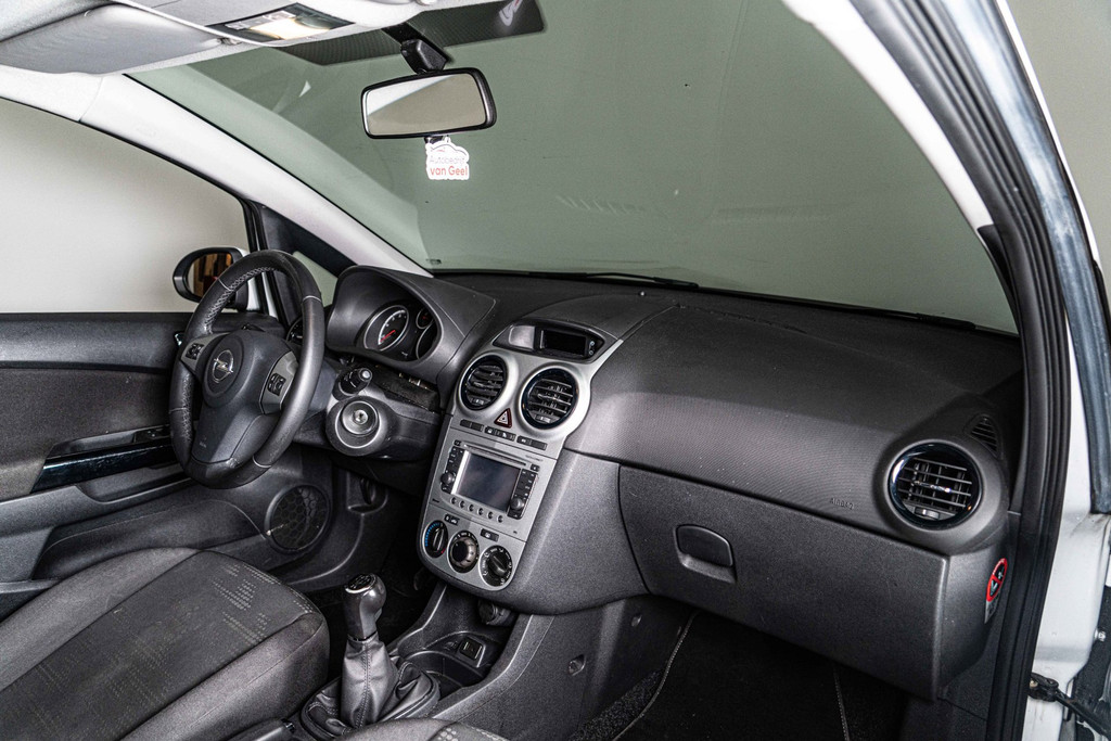 Opel Corsa 1.4-16V Cosmo | Cruise Control | Panoramadak 53420176-34.jpg | Autobedrijf van Geel