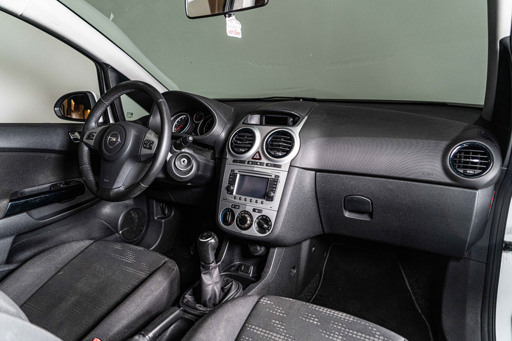 Opel Corsa 1.4-16V Cosmo | Cruise Control | Panoramadak 53420176-35.jpg | Autobedrijf van Geel