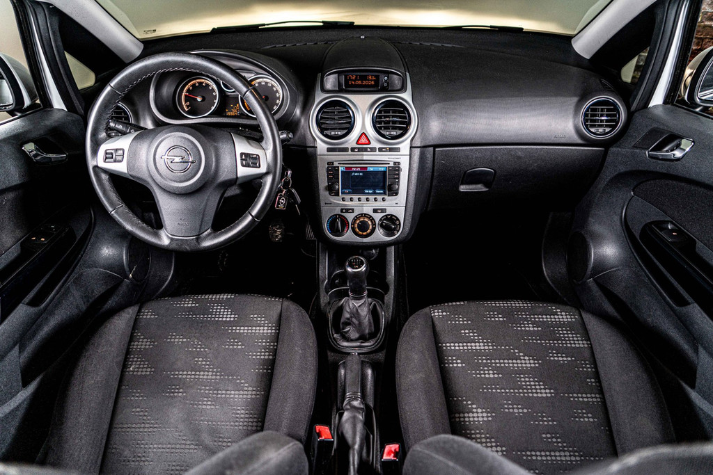 Opel Corsa 1.4-16V Cosmo | Cruise Control | Panoramadak 53420176-36.jpg | Autobedrijf van Geel