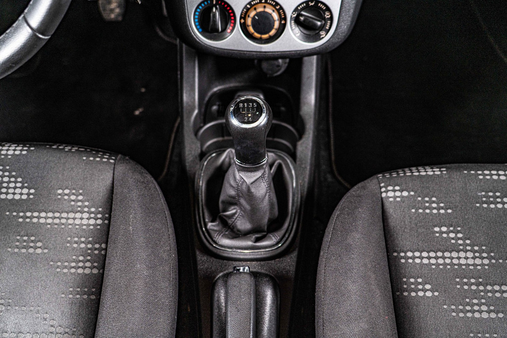 Opel Corsa 1.4-16V Cosmo | Cruise Control | Panoramadak 53420176-37.jpg | Autobedrijf van Geel
