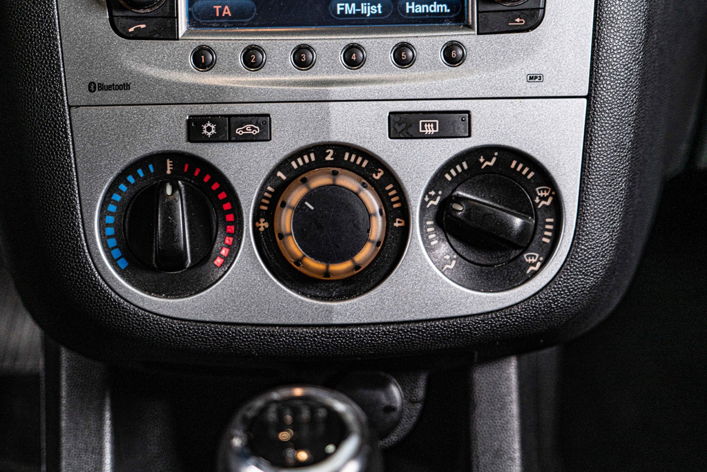 Opel Corsa 1.4-16V Cosmo | Cruise Control | Panoramadak 53420176-38.jpg | Autobedrijf van Geel