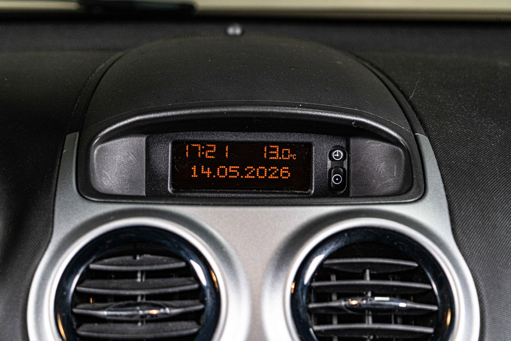 Opel Corsa 1.4-16V Cosmo | Cruise Control | Panoramadak 53420176-39.jpg | Autobedrijf van Geel