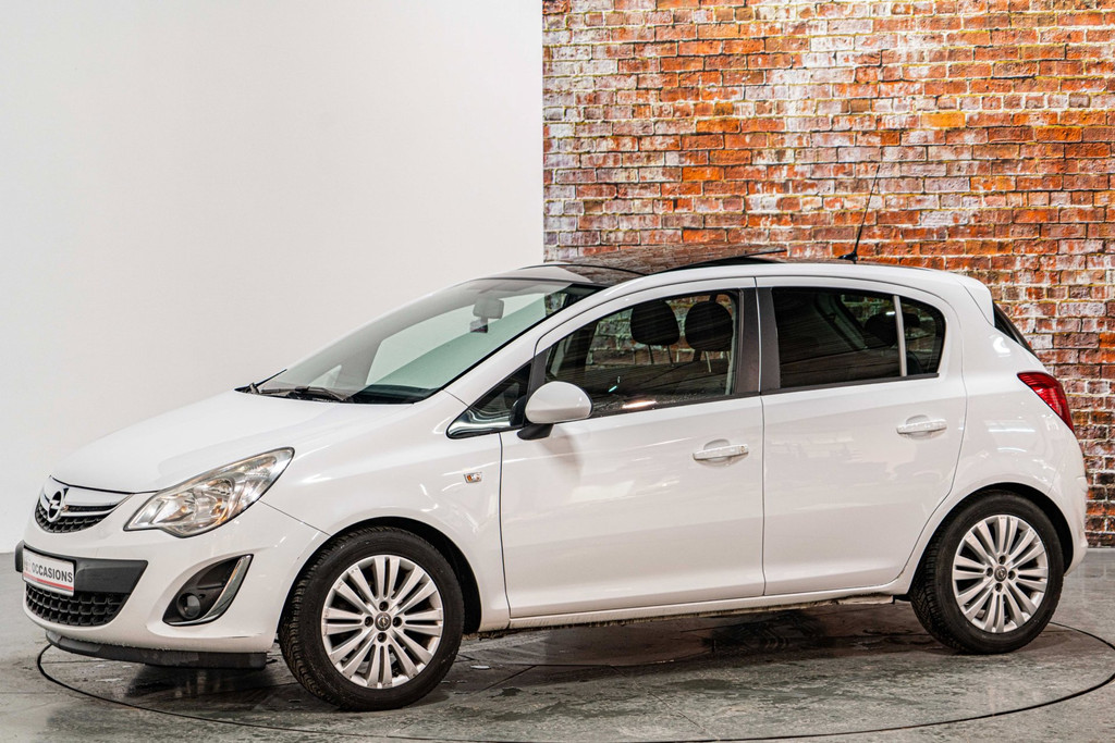 Opel Corsa 1.4-16V Cosmo | Cruise Control | Panoramadak 53420176-4.jpg | Autobedrijf van Geel