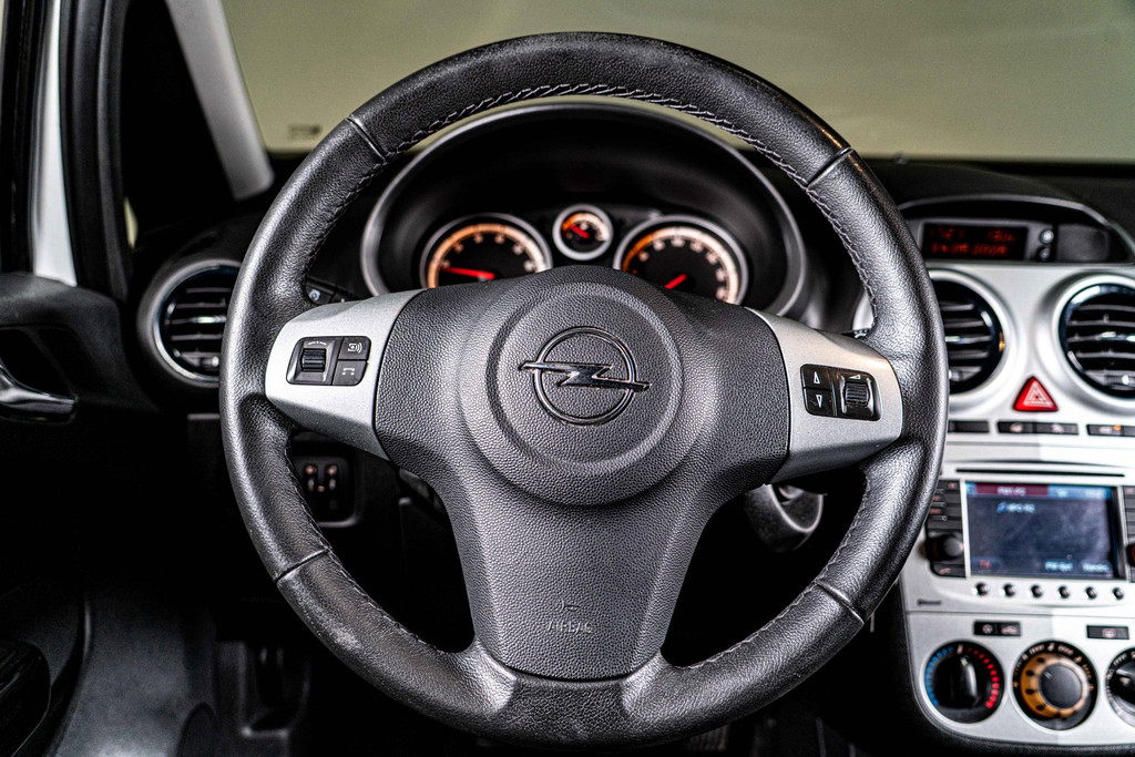 Opel Corsa 1.4-16V Cosmo | Cruise Control | Panoramadak 53420176-40.jpg | Autobedrijf van Geel