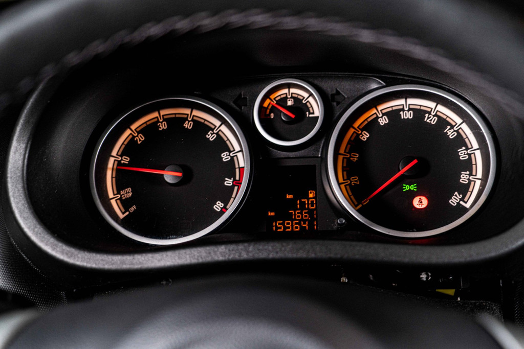 Opel Corsa 1.4-16V Cosmo | Cruise Control | Panoramadak 53420176-41.jpg | Autobedrijf van Geel