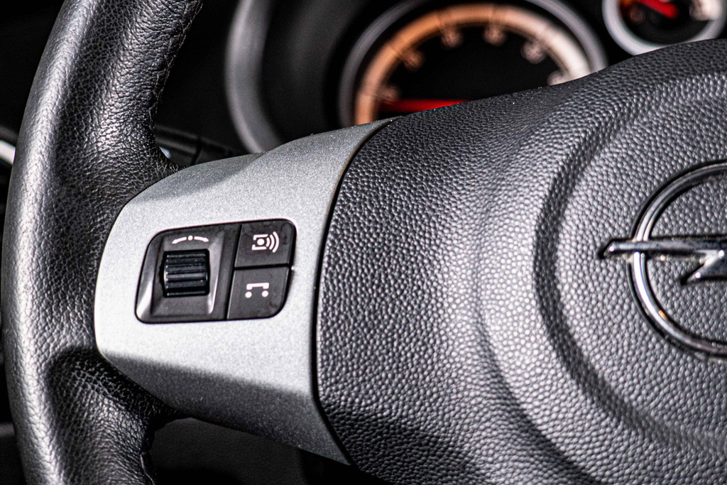 Opel Corsa 1.4-16V Cosmo | Cruise Control | Panoramadak 53420176-42.jpg | Autobedrijf van Geel