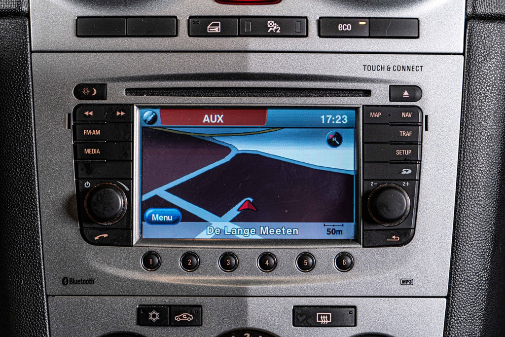 Opel Corsa 1.4-16V Cosmo | Cruise Control | Panoramadak 53420176-49.jpg | Autobedrijf van Geel