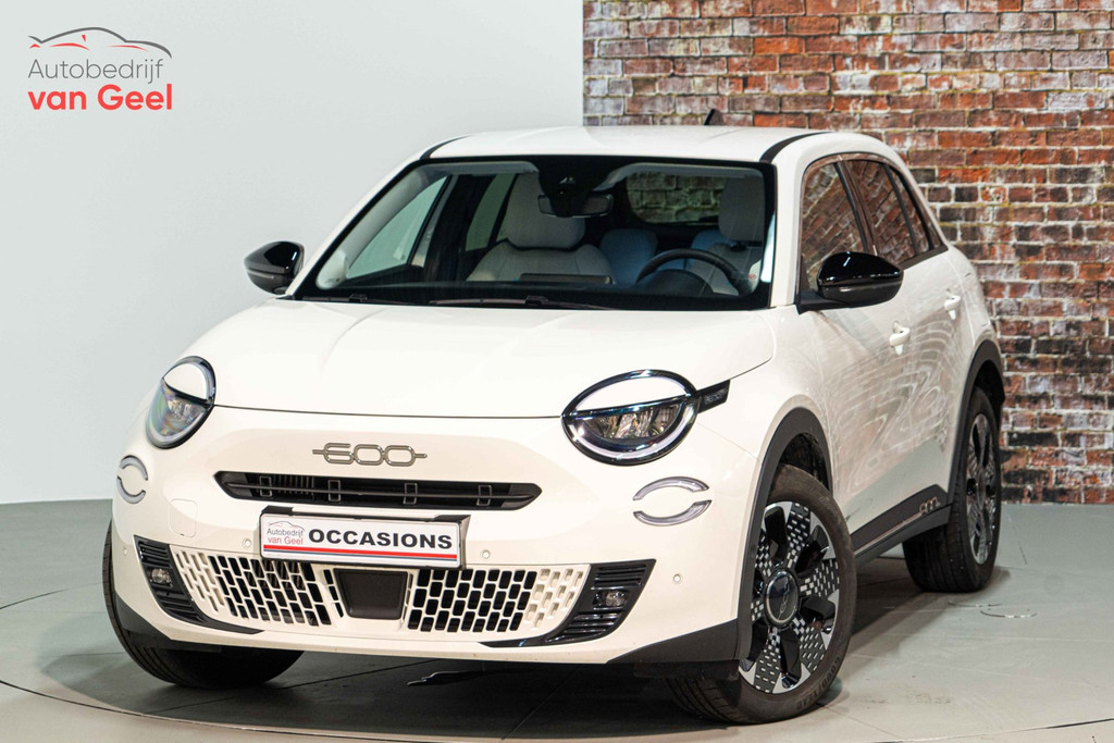 Fiat 600 1.2 Hybrid La Prima | Adaptive Cruise Control | Keyless-Entry&Go | Achteruitrijcamera | 360°SurroundView | Leder 54170791-0.jpg | Autobedrijf van Geel