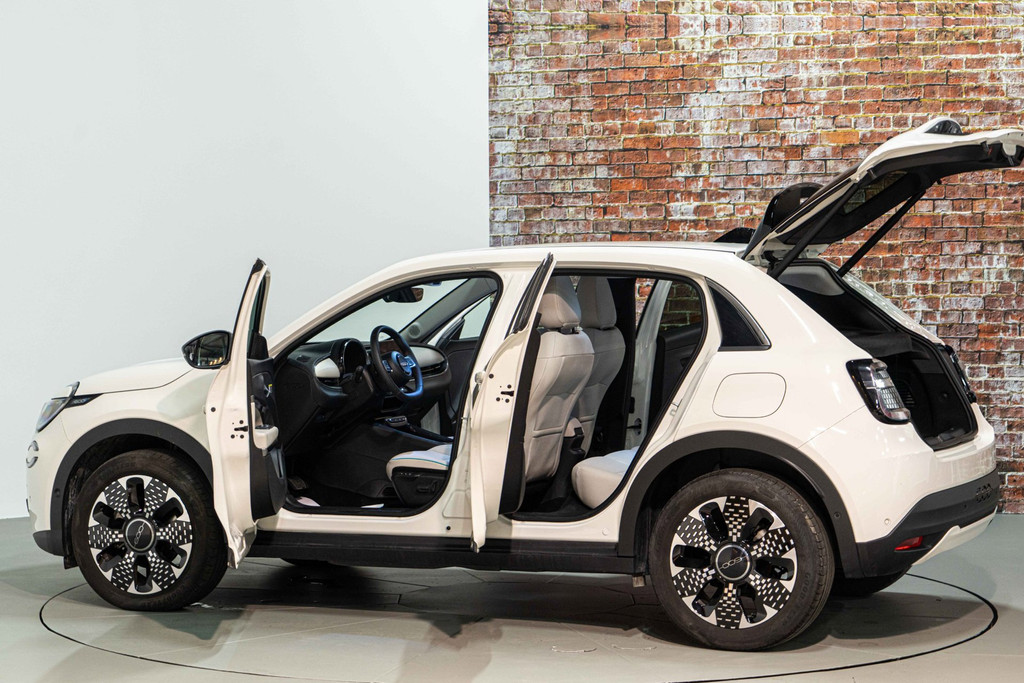 Fiat 600 1.2 Hybrid La Prima | Adaptive Cruise Control | Keyless-Entry&Go | Achteruitrijcamera | 360°SurroundView | Leder 54170791-10.jpg | Autobedrijf van Geel