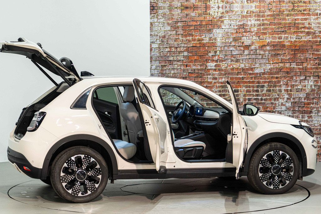 Fiat 600 1.2 Hybrid La Prima | Adaptive Cruise Control | Keyless-Entry&Go | Achteruitrijcamera | 360°SurroundView | Leder 54170791-19.jpg | Autobedrijf van Geel