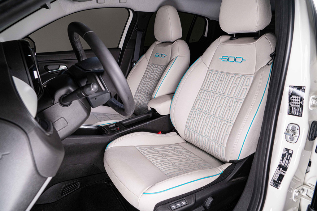 Fiat 600 1.2 Hybrid La Prima | Adaptive Cruise Control | Keyless-Entry&Go | Achteruitrijcamera | 360°SurroundView | Leder 54170791-29.jpg | Autobedrijf van Geel