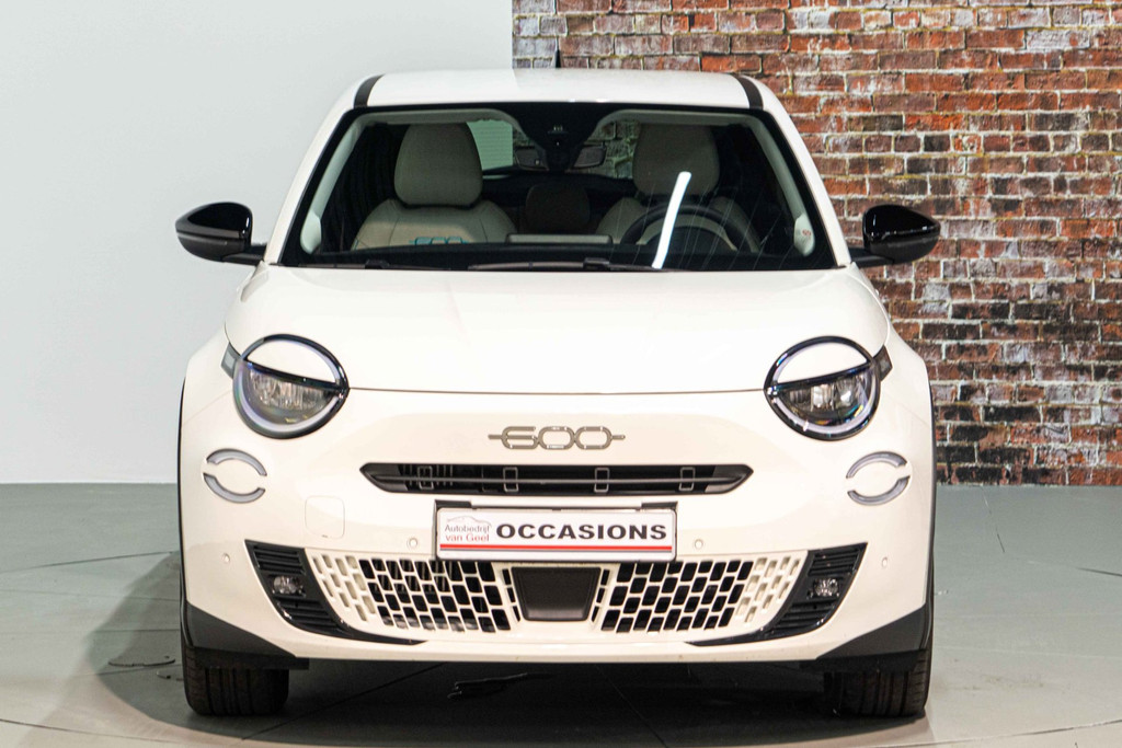 Fiat 600 1.2 Hybrid La Prima | Adaptive Cruise Control | Keyless-Entry&Go | Achteruitrijcamera | 360°SurroundView | Leder 54170791-3.jpg | Autobedrijf van Geel
